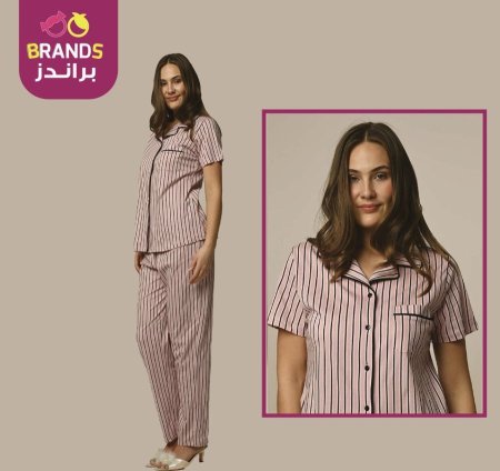 بيجامة قميص بجيب على الصدر و بنطال مخططين